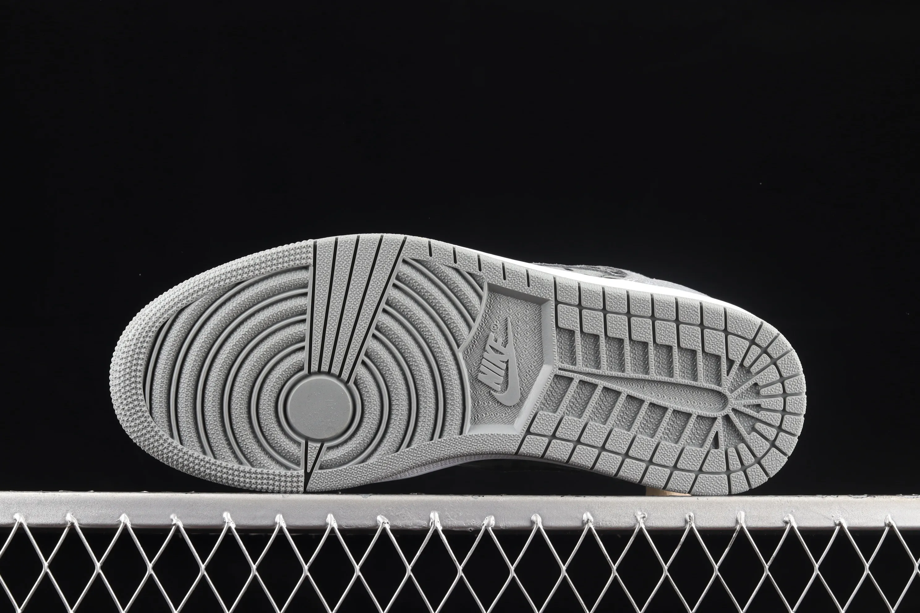 All categories Air Jordan Jordan series basketball shoes Air Jordan 1 High Air Jordan 1 High OG "Rebellionaire" AJ1 Joe 1 black and gray banned "Rebelionaire" high-top basketball shoes 555088-036